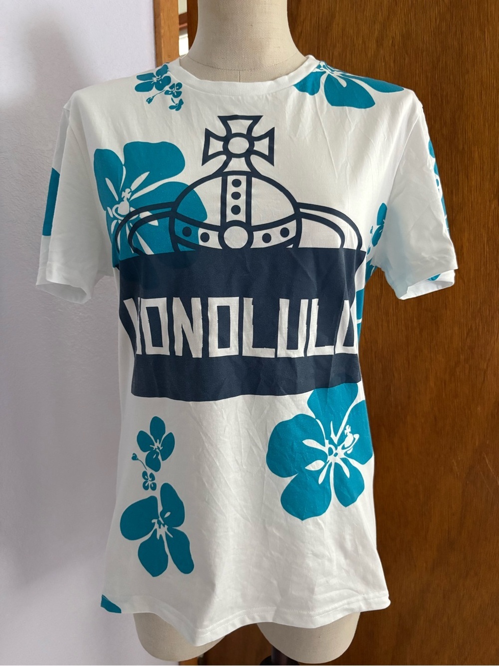 VIVIENNE WESTWOOD sz XL Honolulu Blue Flower Print White Short Sleeve Tshirt